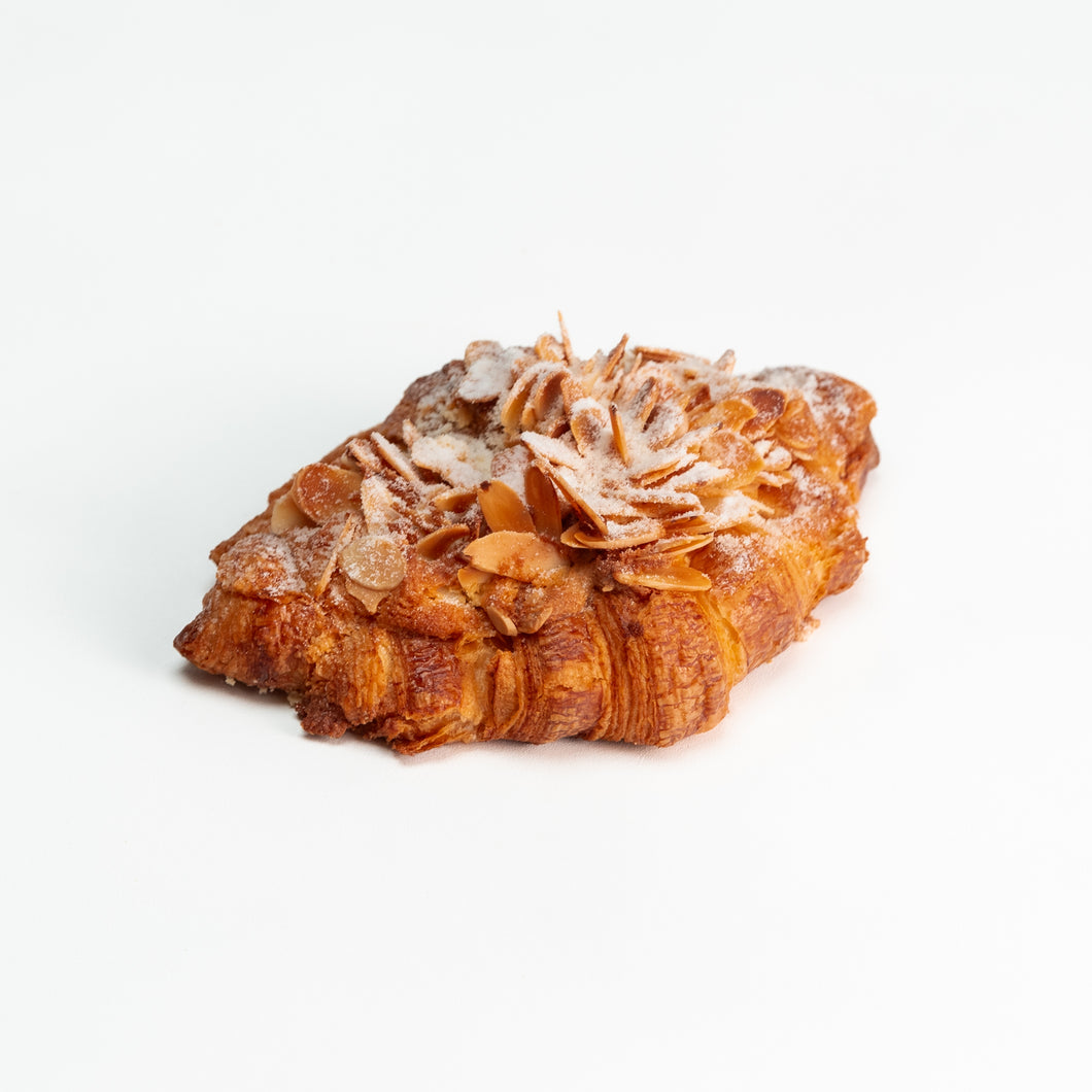 Almond Croissant   كرواسون اللوز
