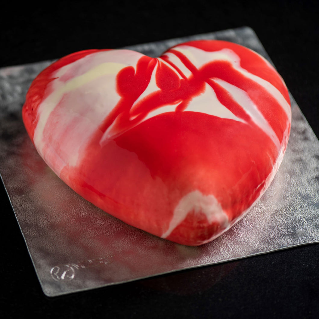 Nobu Yuzu Strawberry Heart Cake - نوبو يوزو كعكة الفراولة على شكل قلب