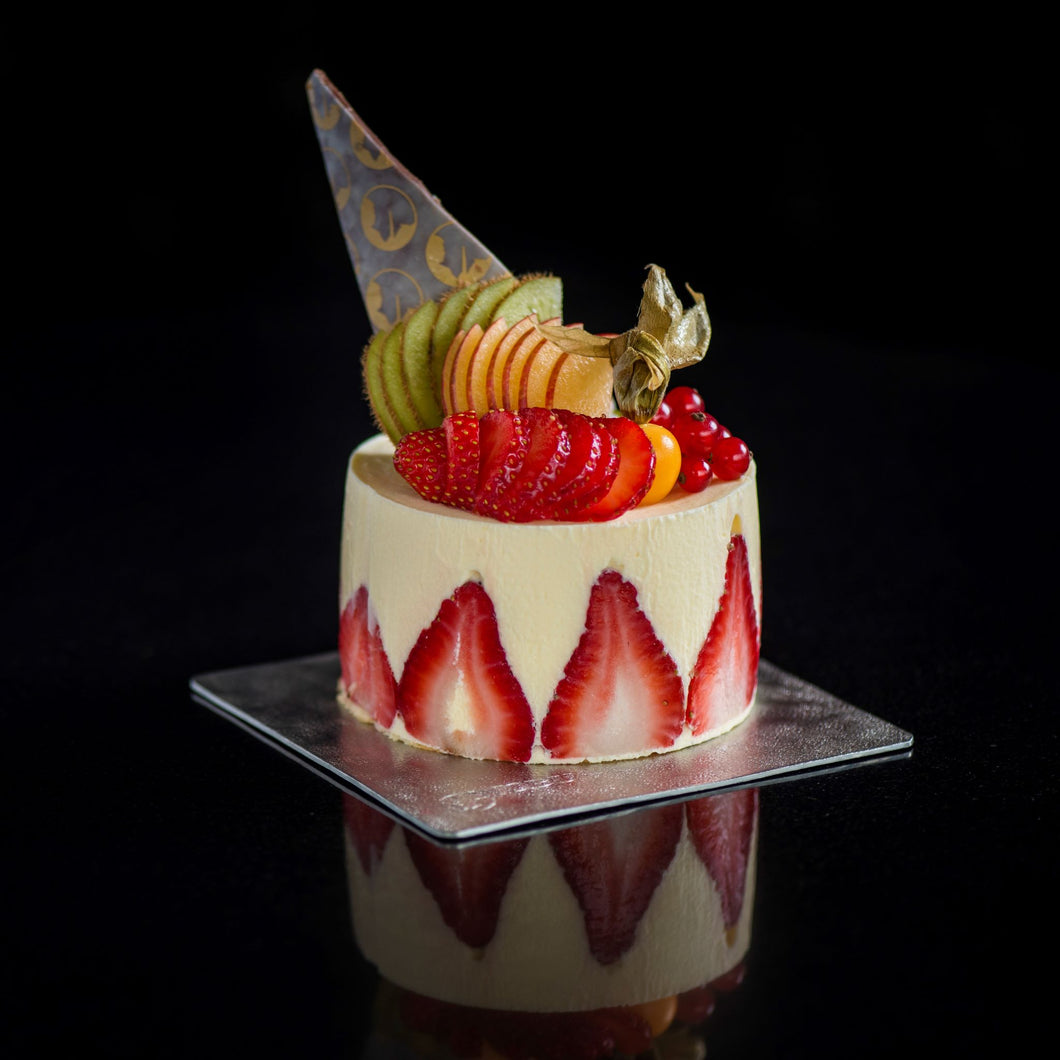Nobu Yuzu Strawberry Round Cheesecake - نوبو يوزو تشيز كيك دائرية بالفراولة